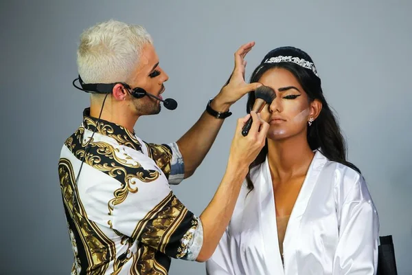Evento de maquiagem reúne artistas do segmento em Brasília
