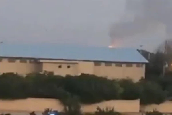 Imagem colorida de ataque de Israel ao Irã