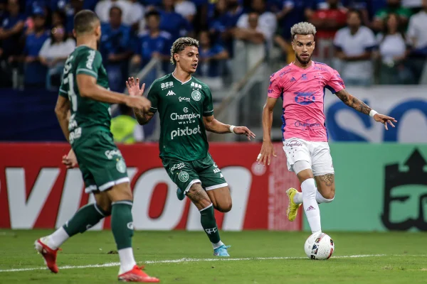 Com três expulsos, Cruzeiro perde e soma 4º tropeço seguido na Série B