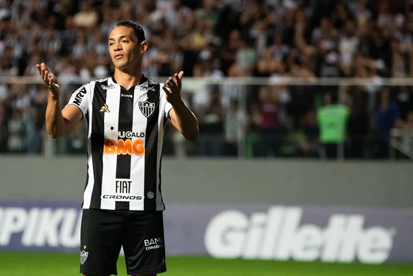 Ricardo Oliveira desencanta e ajuda Atlético-MG a superar Fluminense