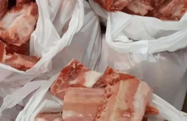 Em Cuiabá, moradores fazem fila para conseguir ossos de boi