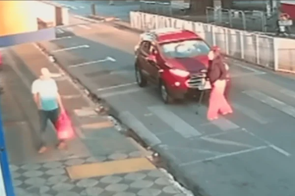 mulher atropelada motorista foge faixa