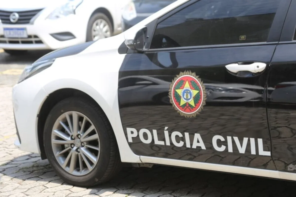 Moradores de rua são presos após furtar gráfica e atear fogo