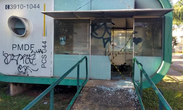 Falsa cadeirante incendeia posto da PMDF no Núcleo Bandeirante