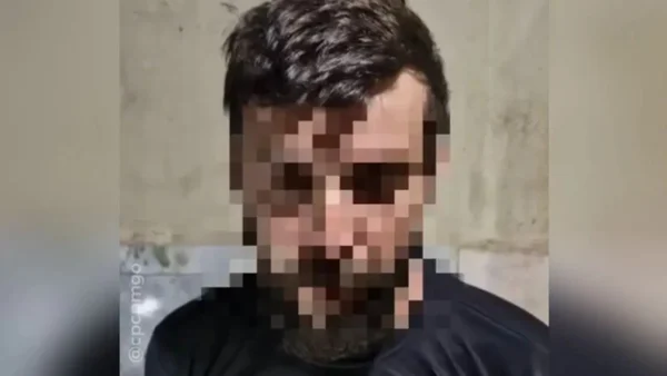 imagem colorida homem suspeito de homicidio apos critica por visual roqueiro