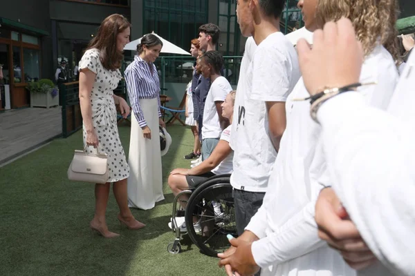 Meghan Markle recebe carta com pó branco e levanta suspeita de antrax