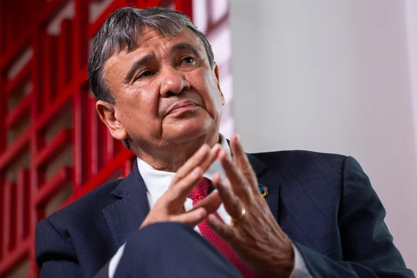 Ministro do Desenvolvimento e Assistência Social, Família e Combate à Fome do Brasil, Wellington Dias, concede entrevista exclusiva no estúdio do Metrópoles
