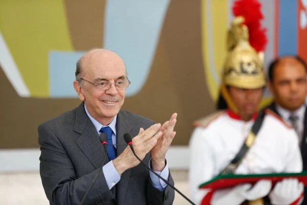 policia pf faz busca na gabinete do senador jose serra