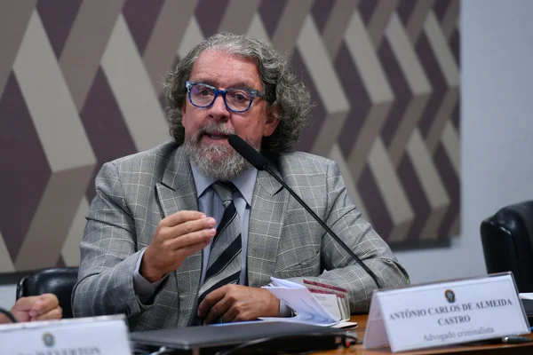 O advogado criminalista Antônio Carlos de Almeida Castro, o Kakay, em reunião na Comissão de Constituição, Justiça e Cidadania (CCJ). fala audiência pública para discutir o PL 3.453/2021, que regula concessão de habeas corpus de ofício.