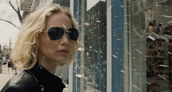 Jennifer Lawrence alimenta o sonho americano em “Joy – O Nome do Sucesso”