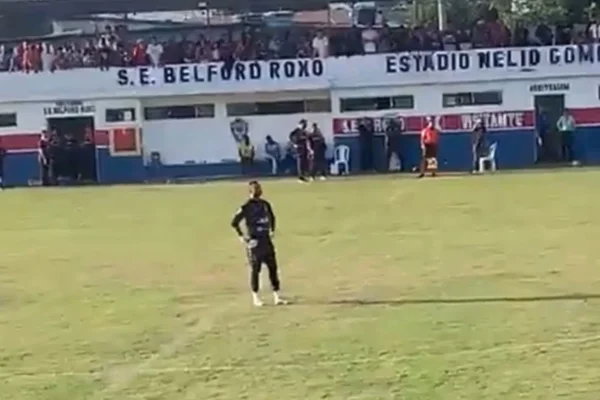 Goleiro Bruno é “homenageado” por torcida no Rio de Janeiro; vídeo