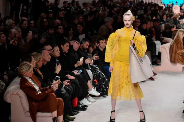 Fendi, Prada, Moschino e Max Mara: veja destaques de Milão