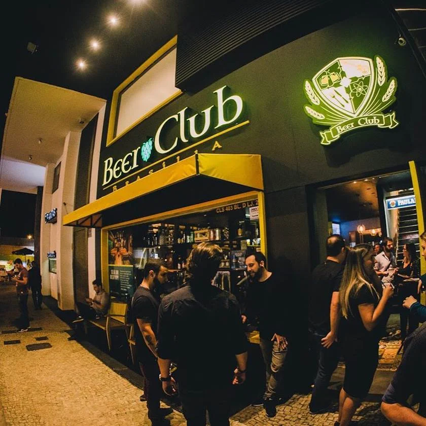 <b>Beer Club (403 Sul, Bloco D, Loja 28, 61 3254-6222)</b>. Ponto de encontro para fãs de futebol, o espaço abre no sábado a partir de 12h <b>Beer Club (403 Sul, Bloco D, Loja 28, 61 3254-6222)</b>. Ponto de encontro para fãs de futebol, o espaço abre no sábado a partir de 12h