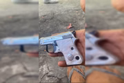 Foto de uma arma exibida pelos criminosos