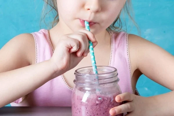 Menina passa por crise alérgica grave ao tomar açaí: “Se contorcia”
