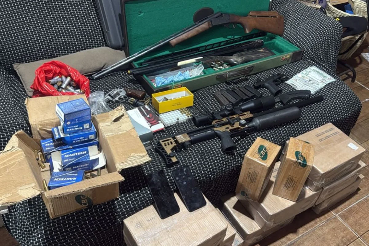 Polícia Federal (PF) apreende armas durante operação no interior de SP Polícia Federal (PF) apreende armas durante operação no interior de SP