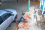 Vítima esfaqueada em frente a uma sorveteria Vítima esfaqueada em frente a uma sorveteria