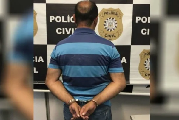 Homem é preso por estuprar e engravidar a filha de 13 anos