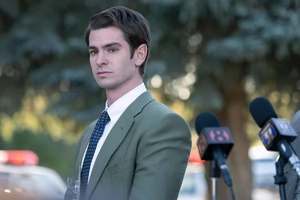 Andrew Garfield na série Em Nome do Céu