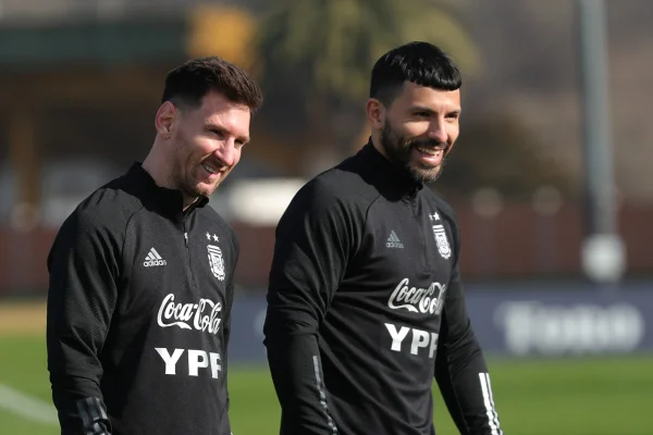 Agüero não se arrepende de acertar com Barcelona mesmo com saída de Messi