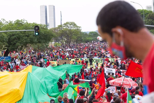 Ato contra o presidente Jair Bolsonaro, em Brasília, reúne centenas de manifestantes
