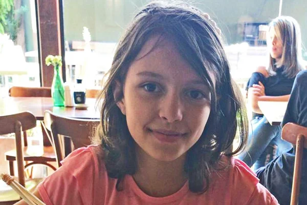 Menina que caiu do 9º andar passa noite sem respirador: “Vitória”