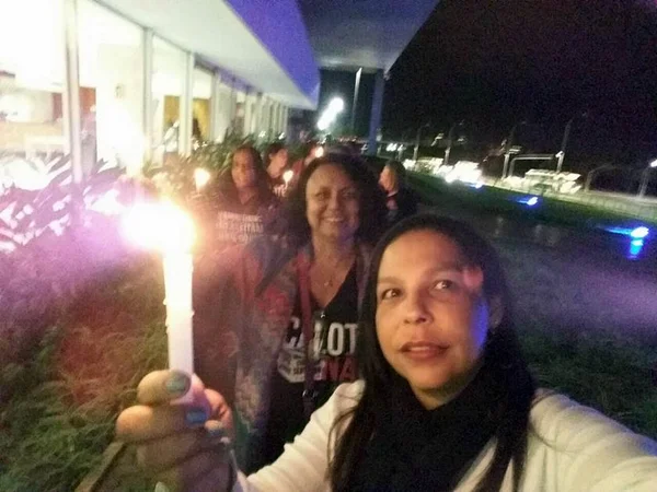 Professores fazem vigília em frente ao Buriti por licença-prêmio