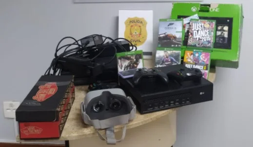 Autor de golpes na web é preso com videogames em quarto de hotel