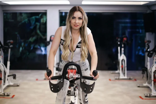 Prática esportiva pode produzir hormônios naturais e prevenir doenças