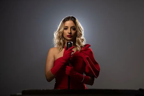 Juliana Marques inicia nova fase da carreira com single Se Você Voltar