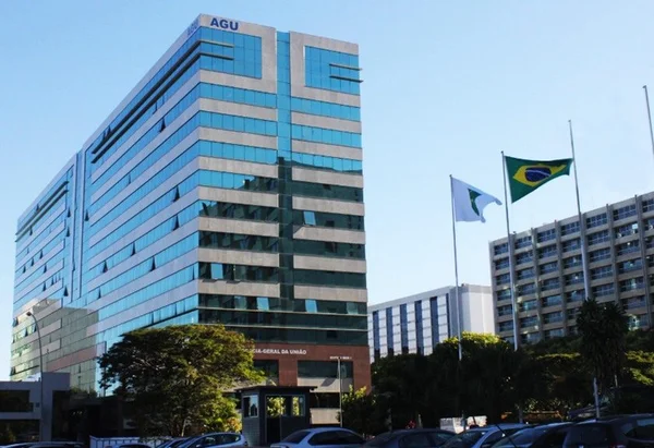 Adesões ao acordo dos planos econômicos começam em maio, diz AGU