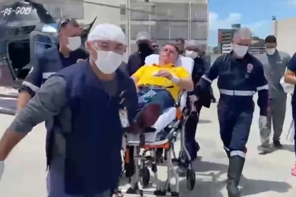 Jair Bolsonaro chega de helicóptero a Natal, após passar mal no interior do RN - Metrópoles