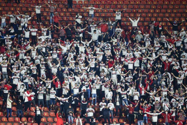Valor dos ingressos e burocracia afastam são-paulinos do 1º clássico com torcida