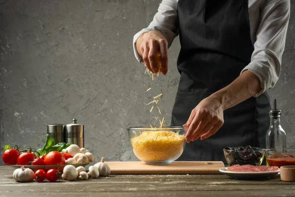 7 Receitas com parmesão perfeitas para quem é louco por queijos