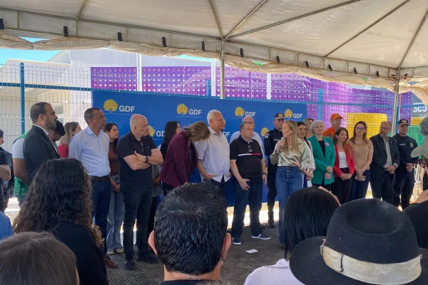 Celina em inauguração - Metrópoles