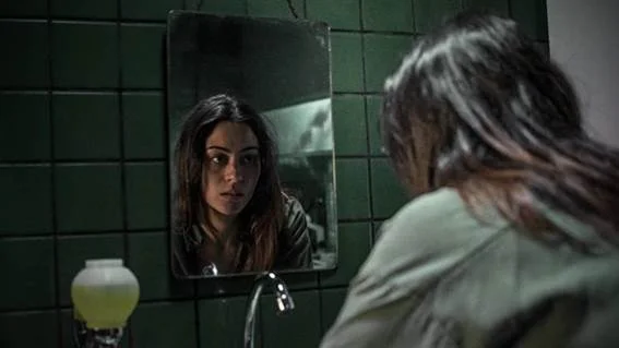 Carol Castro é a protagonista de Insânia