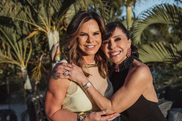 Claudia Salomão celebra a amiga Cleucy Estevão com sunset intimista