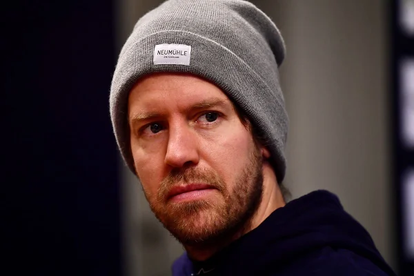 Vettel não correrá na Rússia em protesto contra invasão da Ucrânia