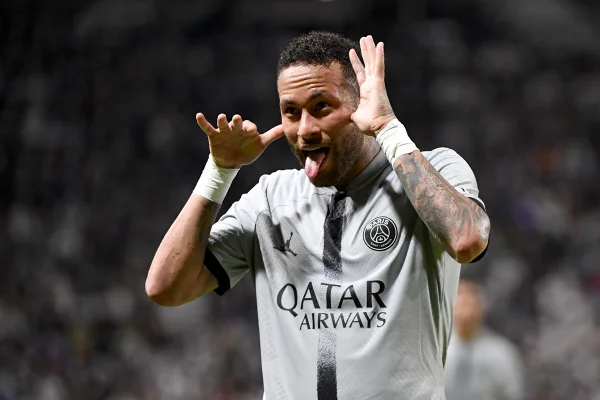 Neymar se irrita com reportagem do Globo Esporte: “Matéria de merda”