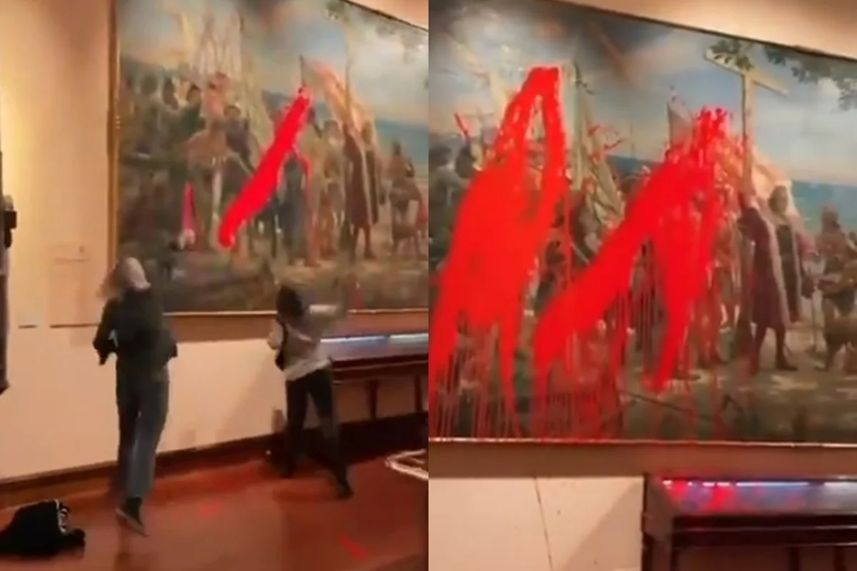 Imagem colorida de montagem de prints do vídeo que mostra o momento em que ativistas jogaram tinta vermelha em quadro de museu em Madrid