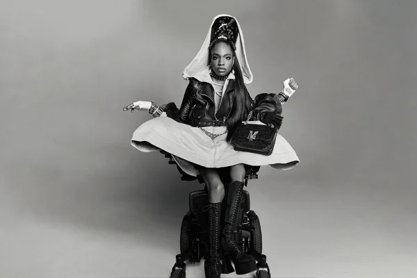 Ativista e modelo trans é a nova cara da moschino