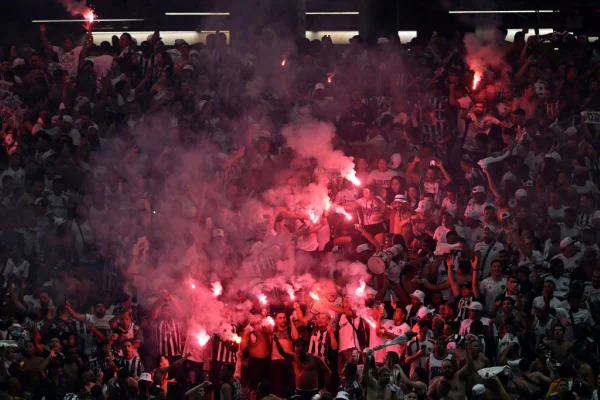 Imagem colorida da torcida do Atlético-MG- MEtrópoles