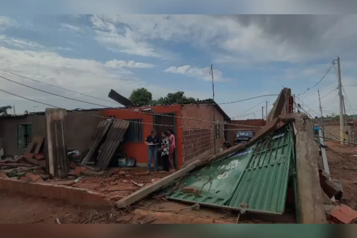 Pelo menos 11 pessoas ficaram desabrigadas após as fortes chuvas Pelo menos 11 pessoas ficaram desabrigadas após as fortes chuvas