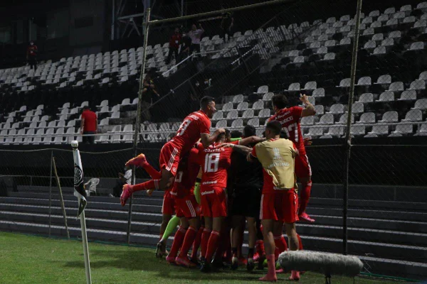 Inter vence e fica perto de vaga na próxima fase da Libertadores