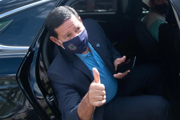 Mourão: mudança de comandantes foi abrupta, mas “dentro do previsto”