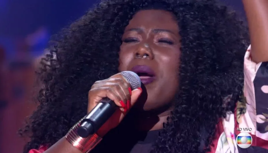<b> Gaby Olliver </b> foi a escolhida por Lulu Santos para deixar o The Voice Brasil. Ela cantou Meu Talismã, composição de Iza, mas não convenceu nem o público nem o técnico. Quem levou a melhor foi a adolescente Lúcia Muniz. Ex-The Voice Kids, ganhou os votos populares depois de cantar Equalizze, da Pitty. Já Paula Araujo cantou The Sound Of Silence, de Simon & Garfunkel e foi salva pelo roqueiro <b> Gaby Olliver </b> foi a escolhida por Lulu Santos para deixar o The Voice Brasil. Ela cantou Meu Talismã, composição de Iza, mas não convenceu nem o público nem o técnico. Quem levou a melhor foi a adolescente Lúcia Muniz. Ex-The Voice Kids, ganhou os votos populares depois de cantar Equalizze, da Pitty. Já Paula Araujo cantou The Sound Of Silence, de Simon & Garfunkel e foi salva pelo roqueiro