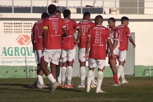 Jogadores da Juazeirense BA em partida contra o Sergipe Se na Série D