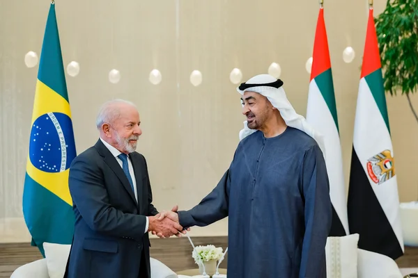 Lula e o presidente dos Emirados Árabes Unidos, xeique Mohammed bin Zayed Al Nahyan