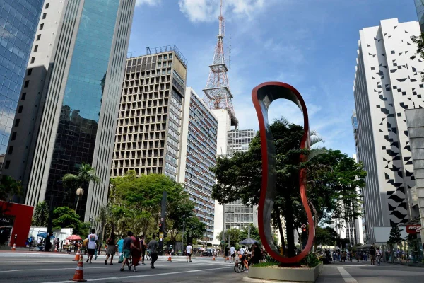 imagem colorida da Avenida Paulista em São Paulo