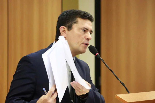 Projeto de Moro prevê prisão de até cinco anos para crime de Caixa 2